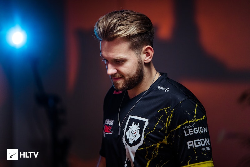 电竞比分RAMZES： 《现在在《Dota》中没有核心、中单和劣单——只有三个核心。