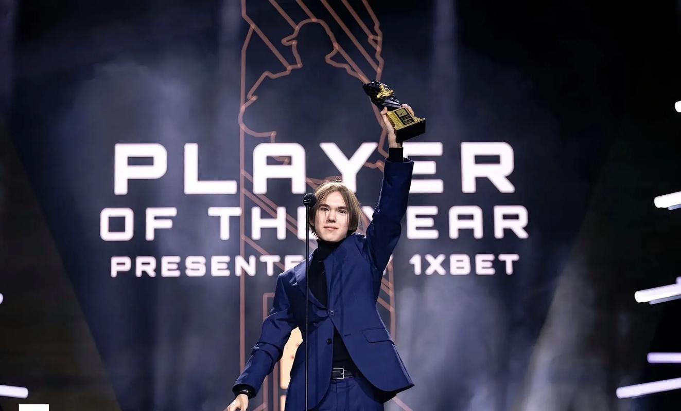 2025LPL夏季赛季后赛战队海报一览：场场皆关键，无畏竞巅峰！